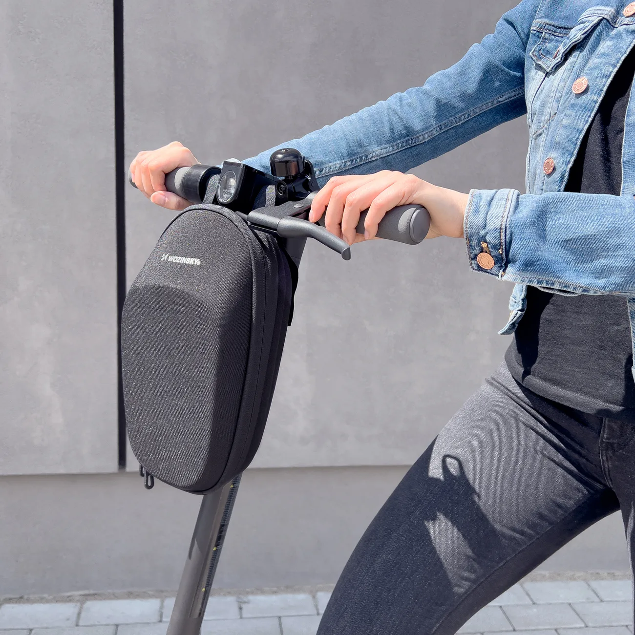 Vízálló kormánytáska robogókhoz, 4 l, fekete 8