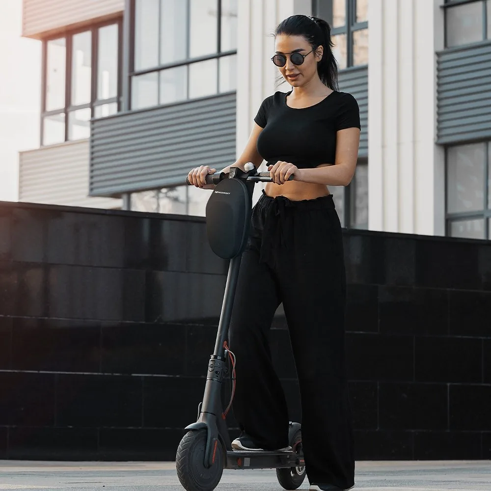 Vízálló kormánytáska robogókhoz, 4 l, fekete 9