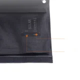 22 W-os, 2 USB-csatlakozóval ellátott, összecsukható, fekete utazó napelemes töltő 2