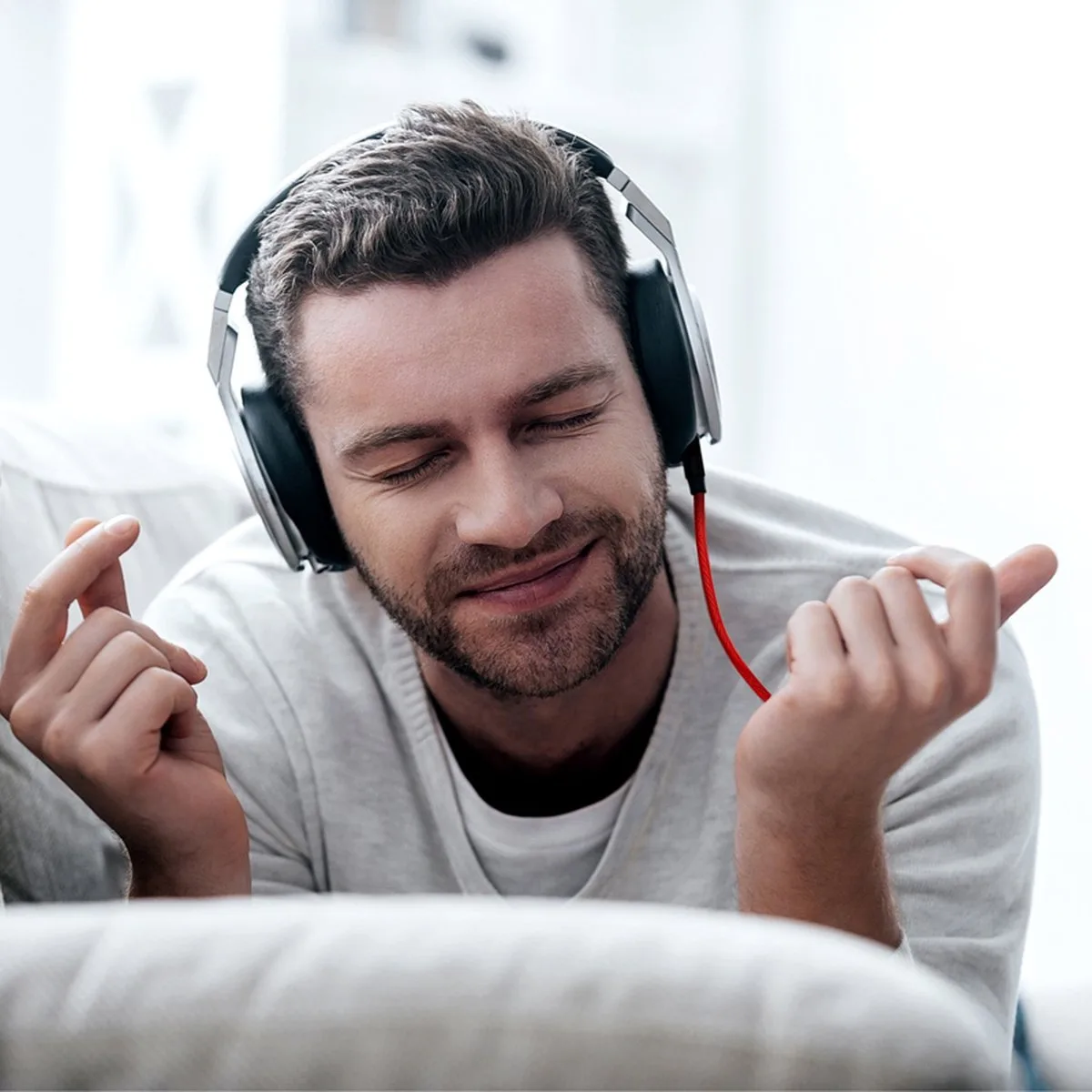 Yiven M30 3,5 mm-es sztereó AUX audio kábel, hím mini jack, 1 m, ezüst-fekete 10