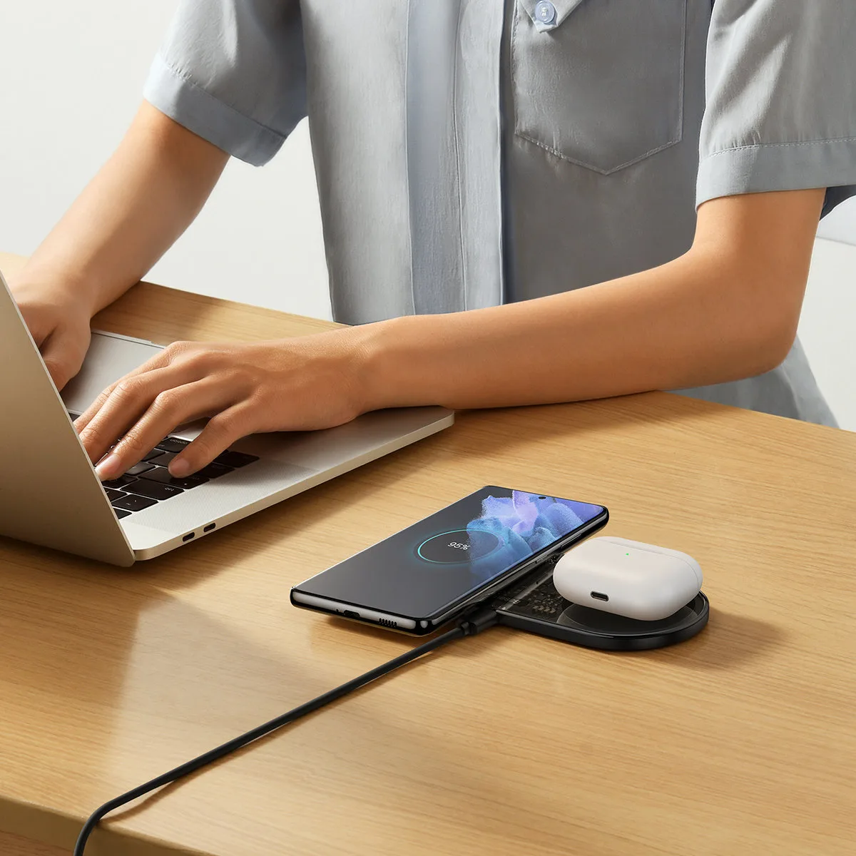 Képernyős kettős QI vezeték nélküli töltő, USB-C 20 W – fekete 9