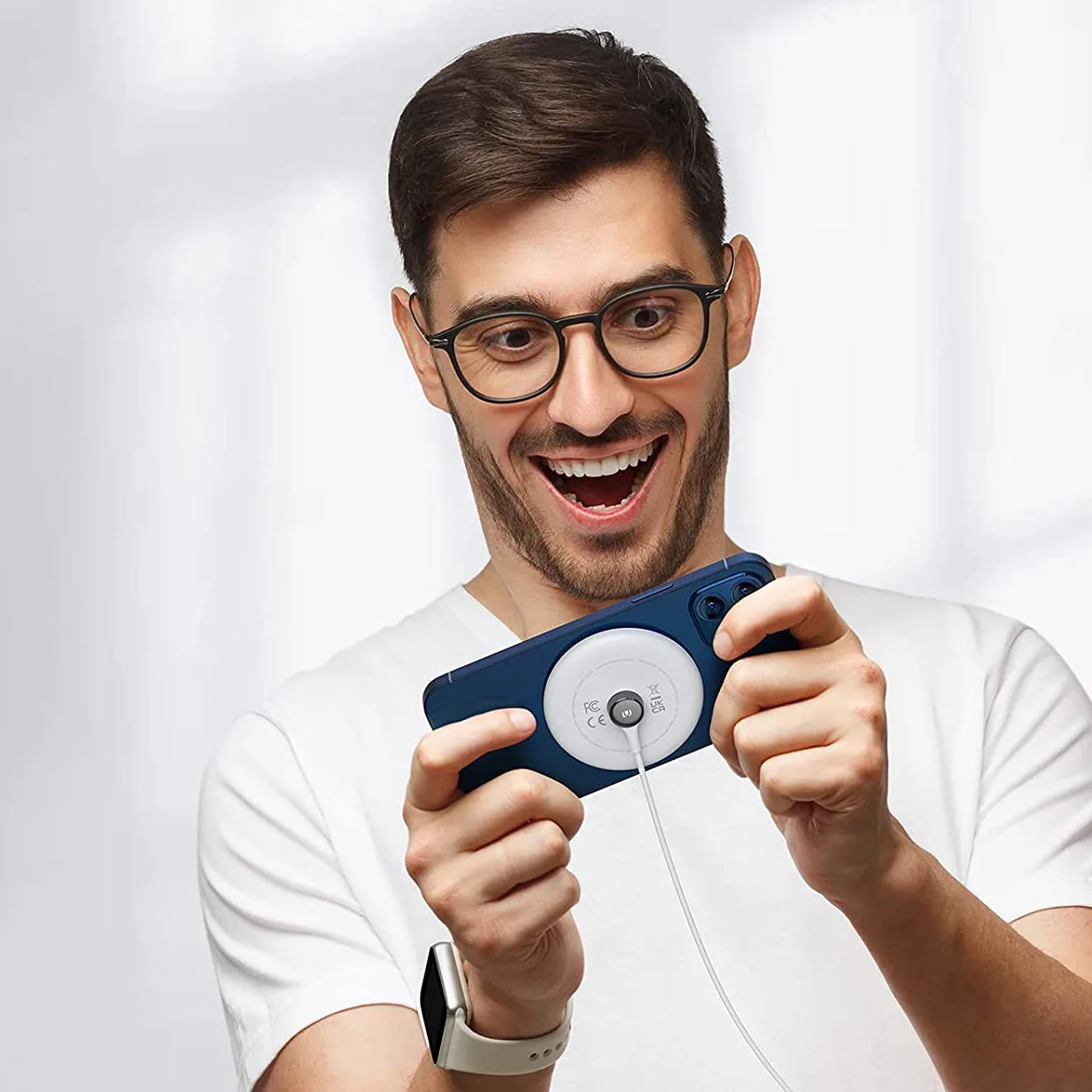 Încărcător wireless Qi de 15 W cu husă din silicon, compatibil MagSafe, alb 3