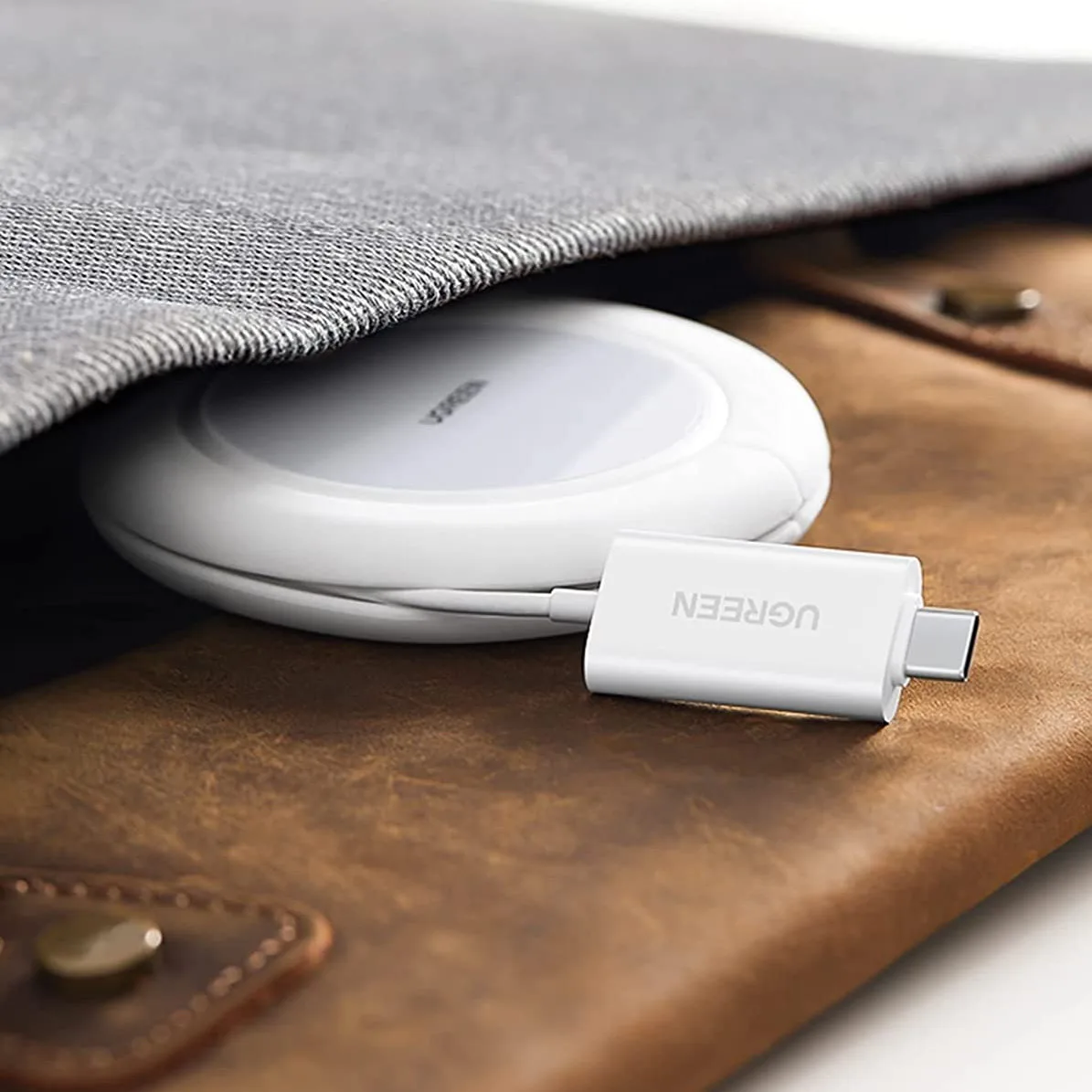Încărcător wireless Qi de 15 W cu husă din silicon, compatibil MagSafe, alb 6