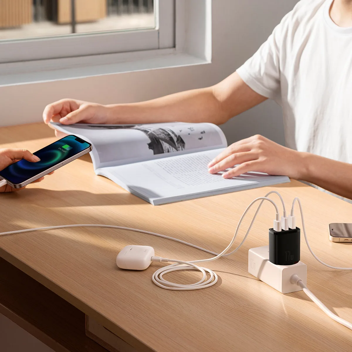 Kompaktni zidni punjač 3x USB 17W, crni 9