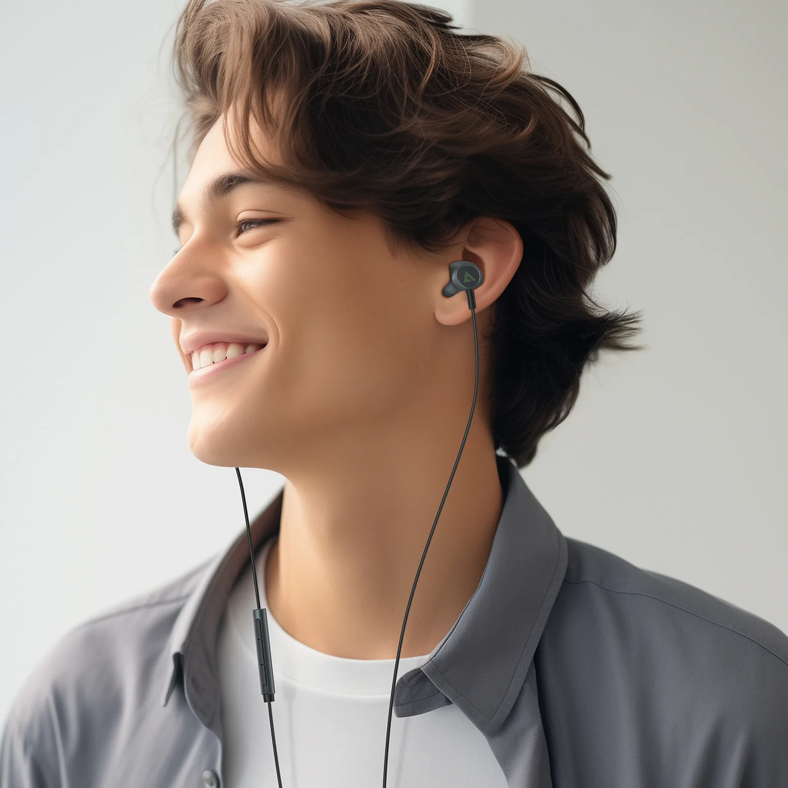 Earbuds for iPhone and iPad with Lightning connector, 1.2 m, black 6