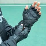 Rękawiczki motocyklowe bez palców z ochroną kostek rozmiar M czarne 2