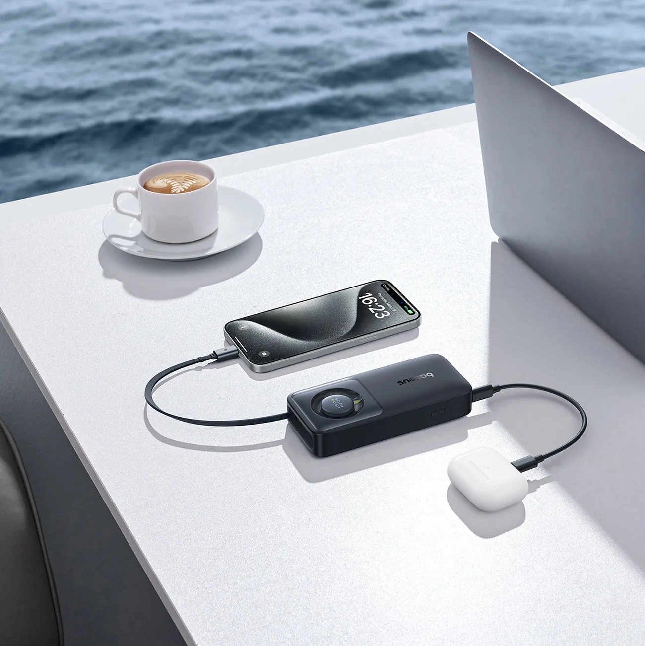 Power Bank de 10000 mAh și 30 W cu port USB-C și cablu USB-C retractabil Free2Pull - Negru 8