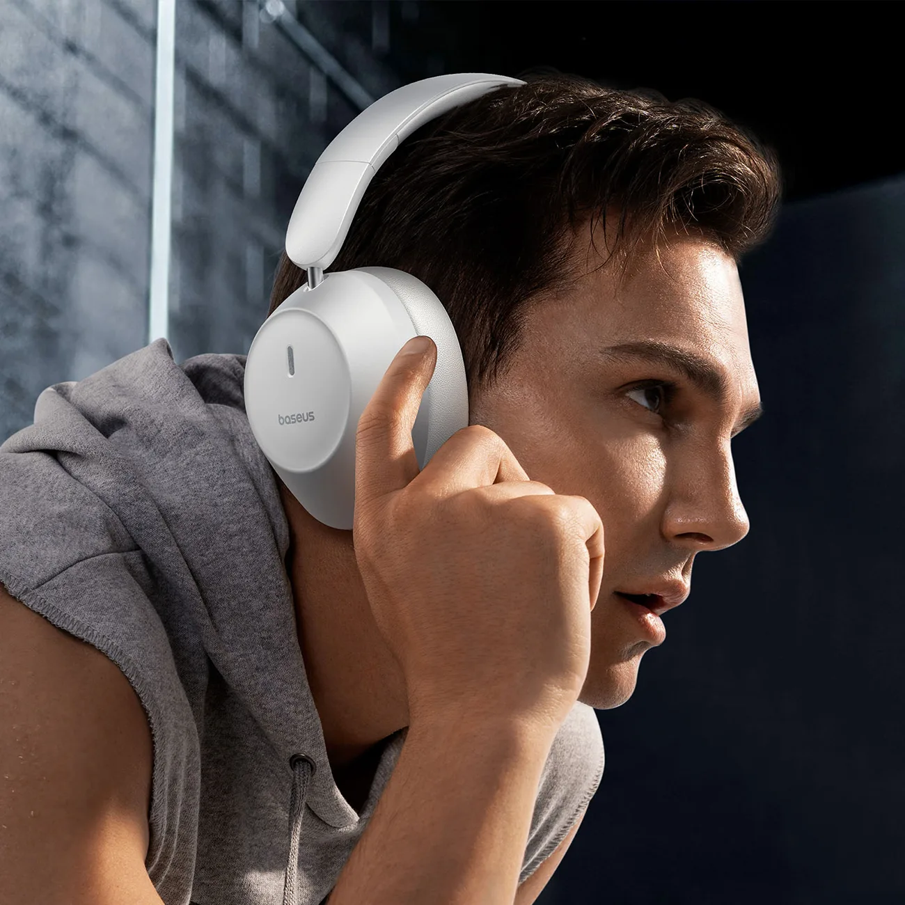 Bass 30 Max Bluetooth 5.3 wireless over-ear headphones - white 11