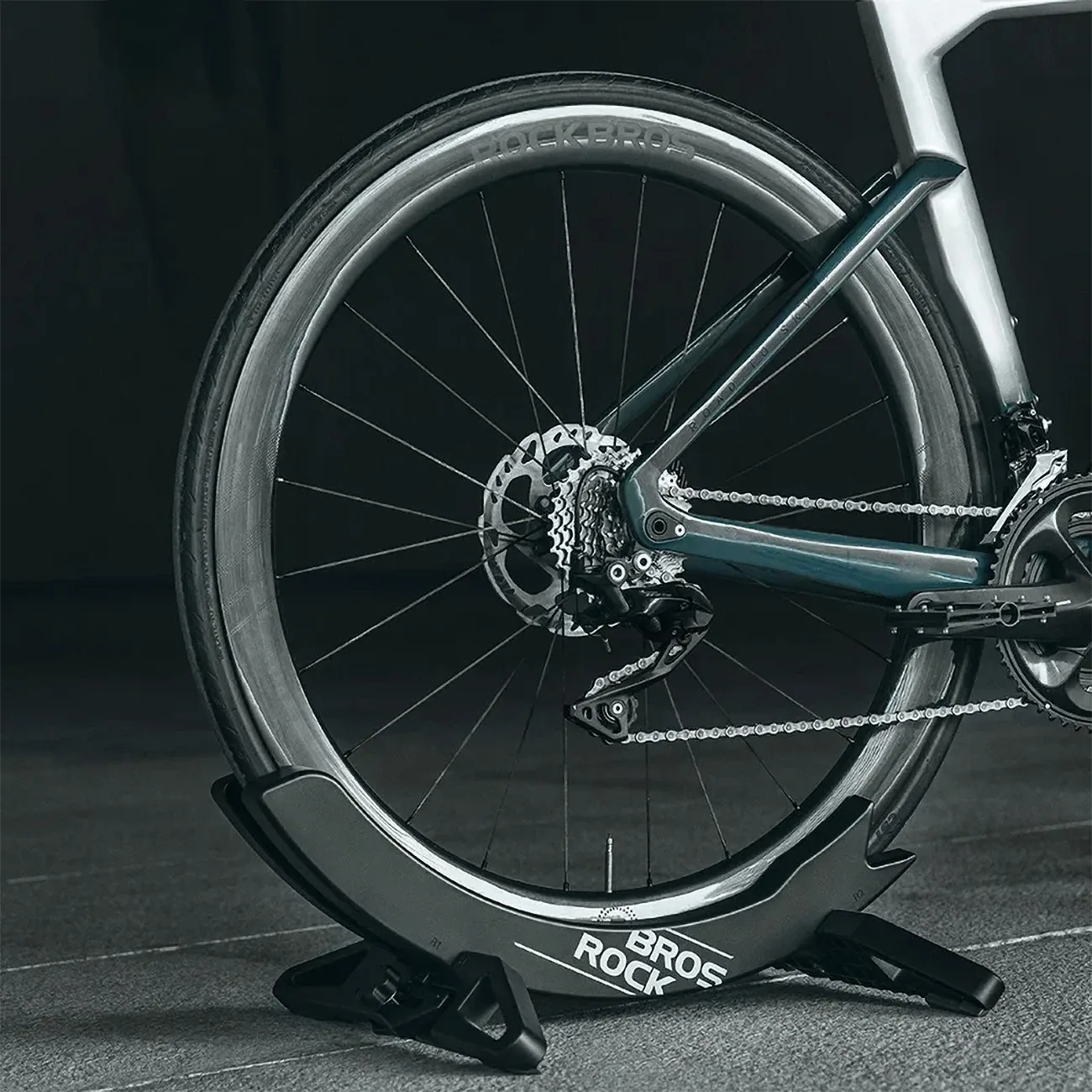 Suport pentru roata bicicletei cu lățime reglabilă (3–8 cm) – negru 9