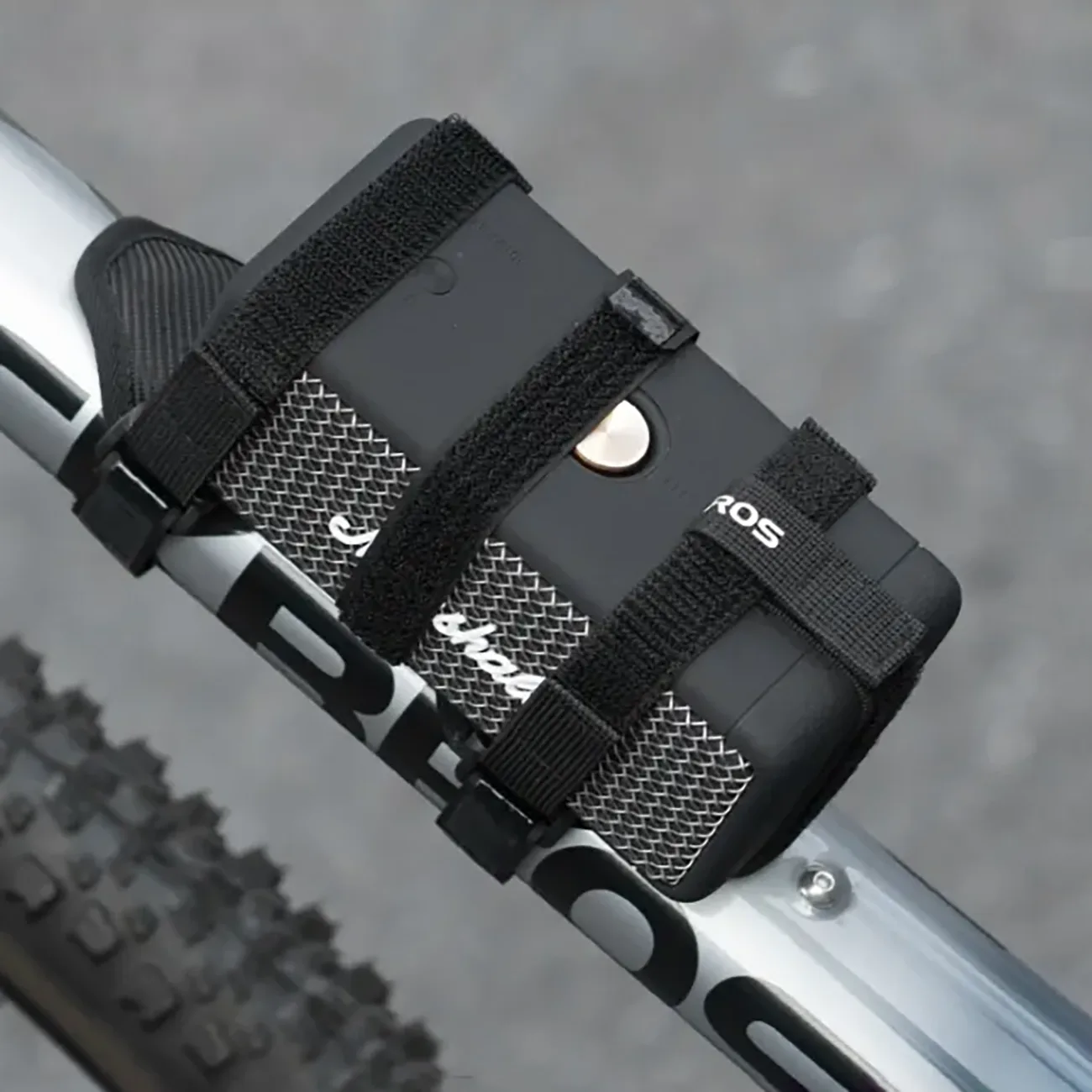 Suport pentru bicicletă cu benzi Velcro pentru fixarea pe ghidon a unui difuzor, a unei sticle de apă etc. - negru 8