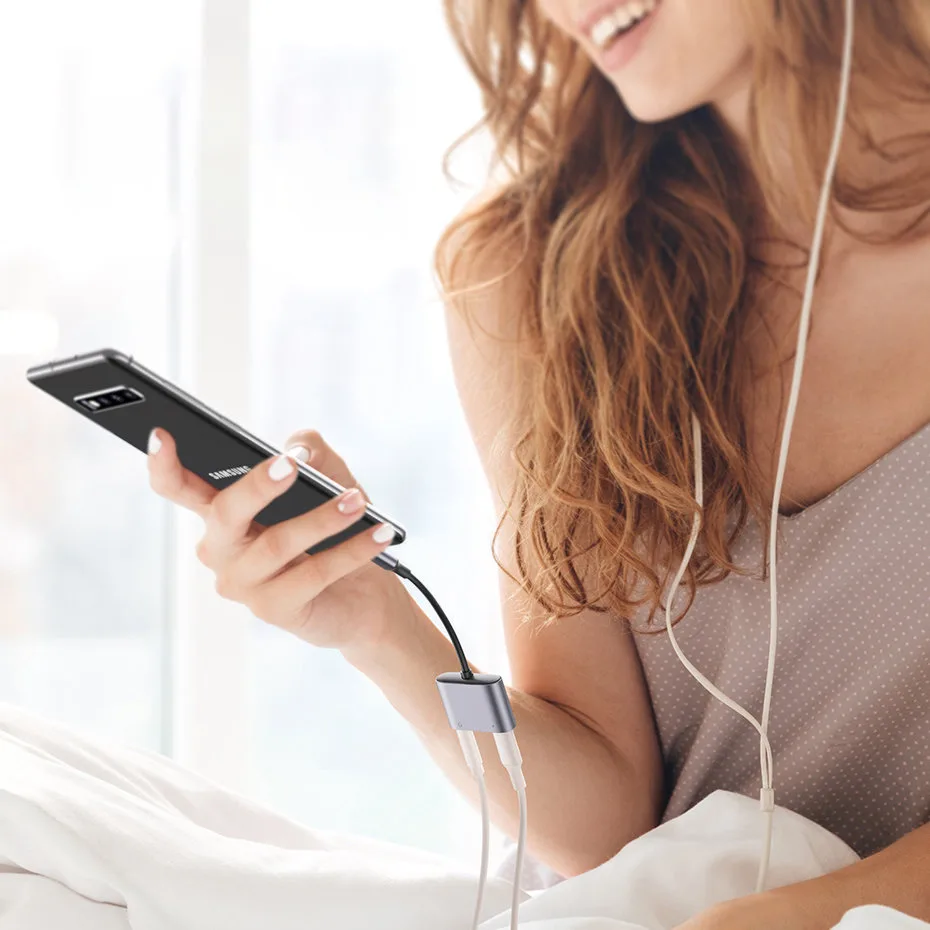 USB-C–USB-C + 3,5 mm-es mini jack audioadapter – szürke 4
