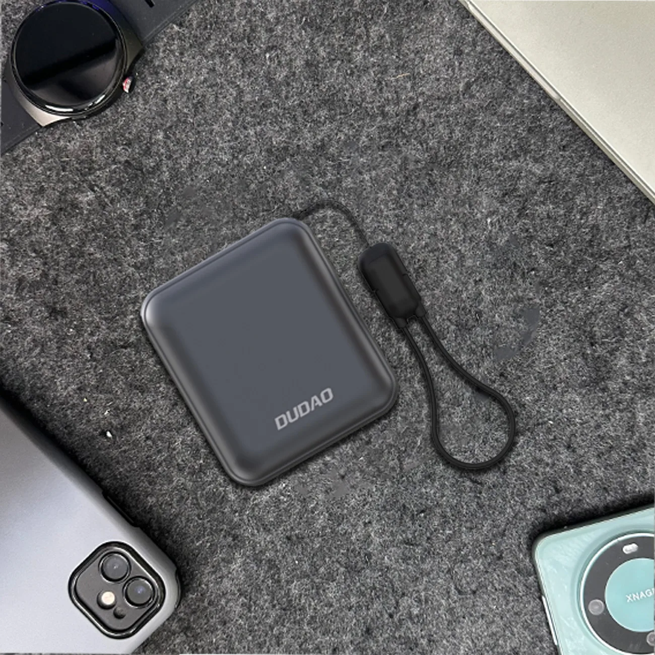 K22+ 10000mAh Power Bank s narukvicom i 22,5W USB-C kabelom - Siva 3