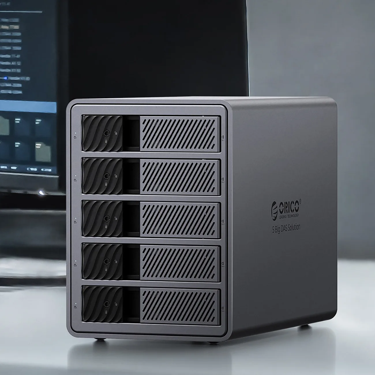 Matrice de discuri 9858T3 cu Thunderbolt 3 pentru 5 unități HDD/SSD SATA de 2,5'' / 3,5'' - gri 3