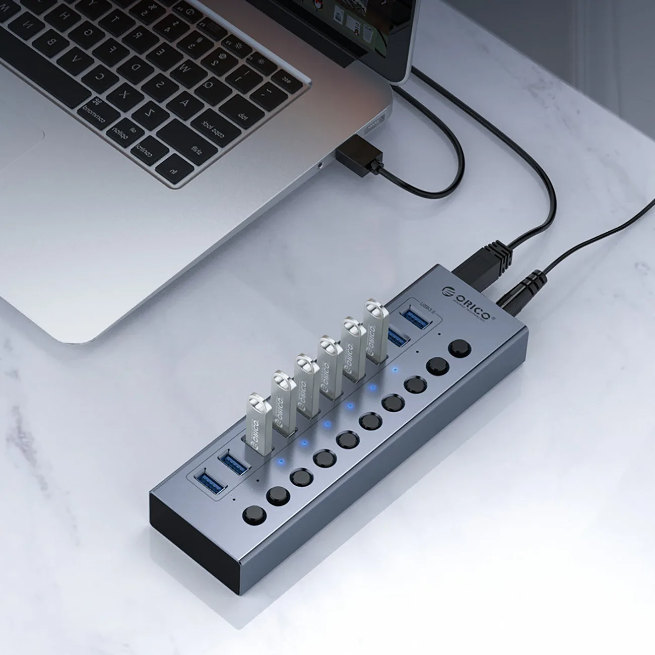 Rozbočovač BT2U3-10AB s 10 portmi USB-A – sivý 3