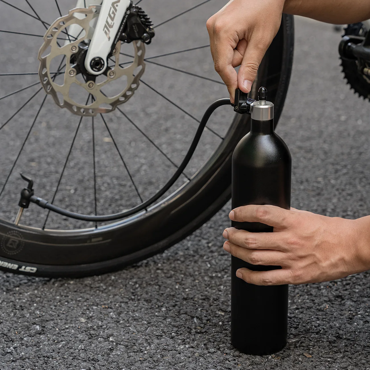 Tlaková fľaša na hustenie bezdušových pneumatík, 200 PSI, 1,2 l 10