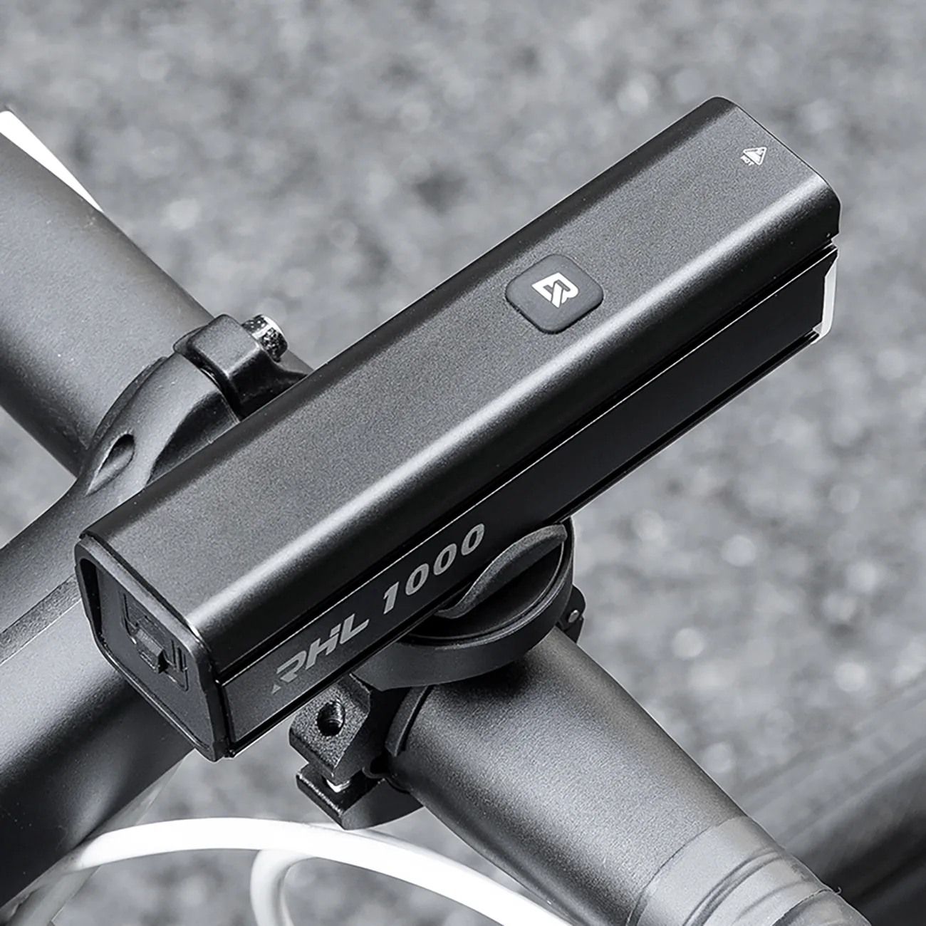 Predné svetlo na bicykel s výkonom 1000 lm s káblom USB-C na USB-A – čierne 11