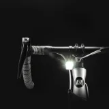 Predné svetlo na bicykel s výkonom 1000 lm s káblom USB-C na USB-A – čierne 5