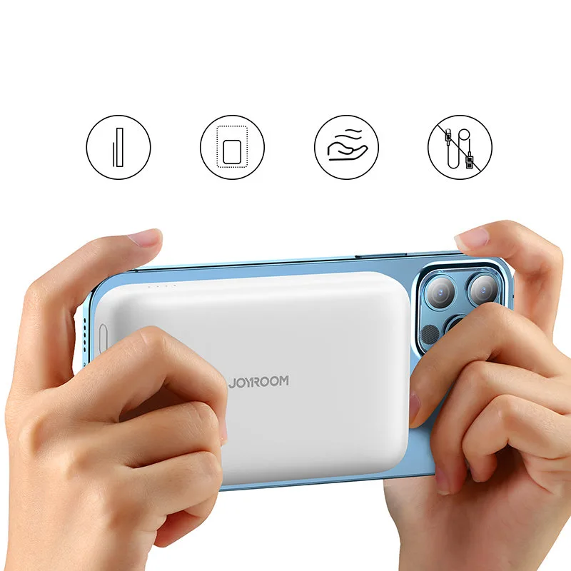 10 000 mAh-s mágneses mini powerbank QC, PD, USB és USB-C csatlakozókkal, fehér