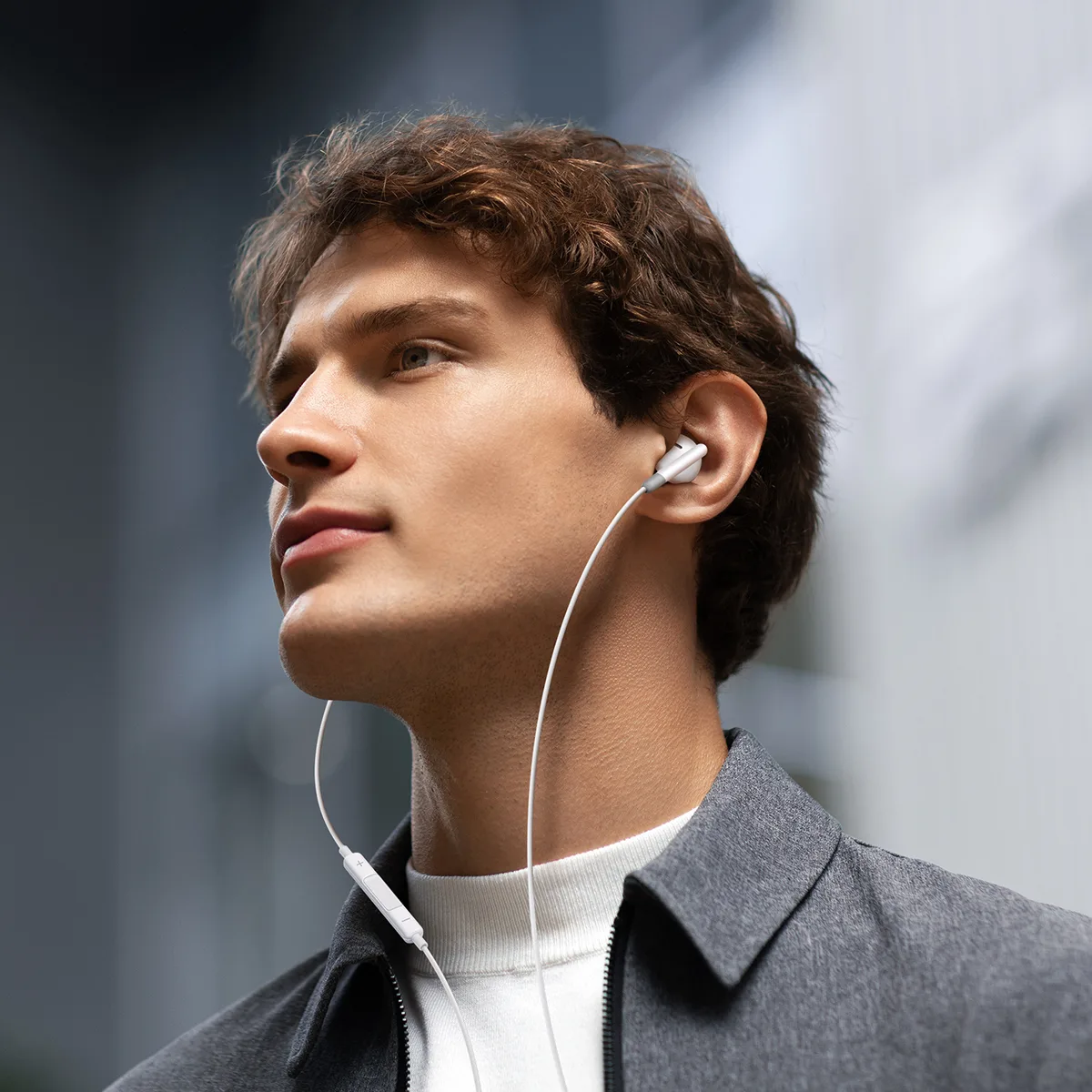 Wired in-ear headphones with 3.5mm mini jack and remote control, white 7