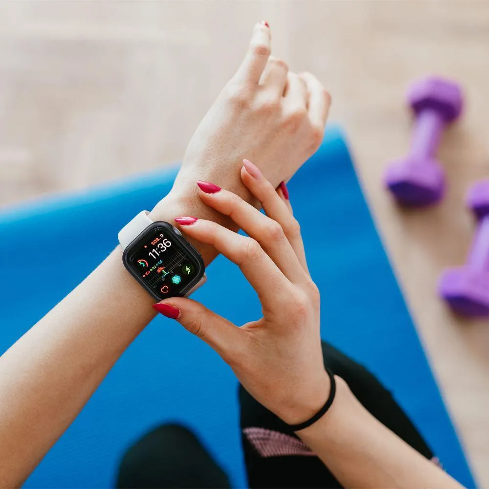 Védőtok Apple Watch 7 / 8 45 mm-es Thin Fit fekete 10