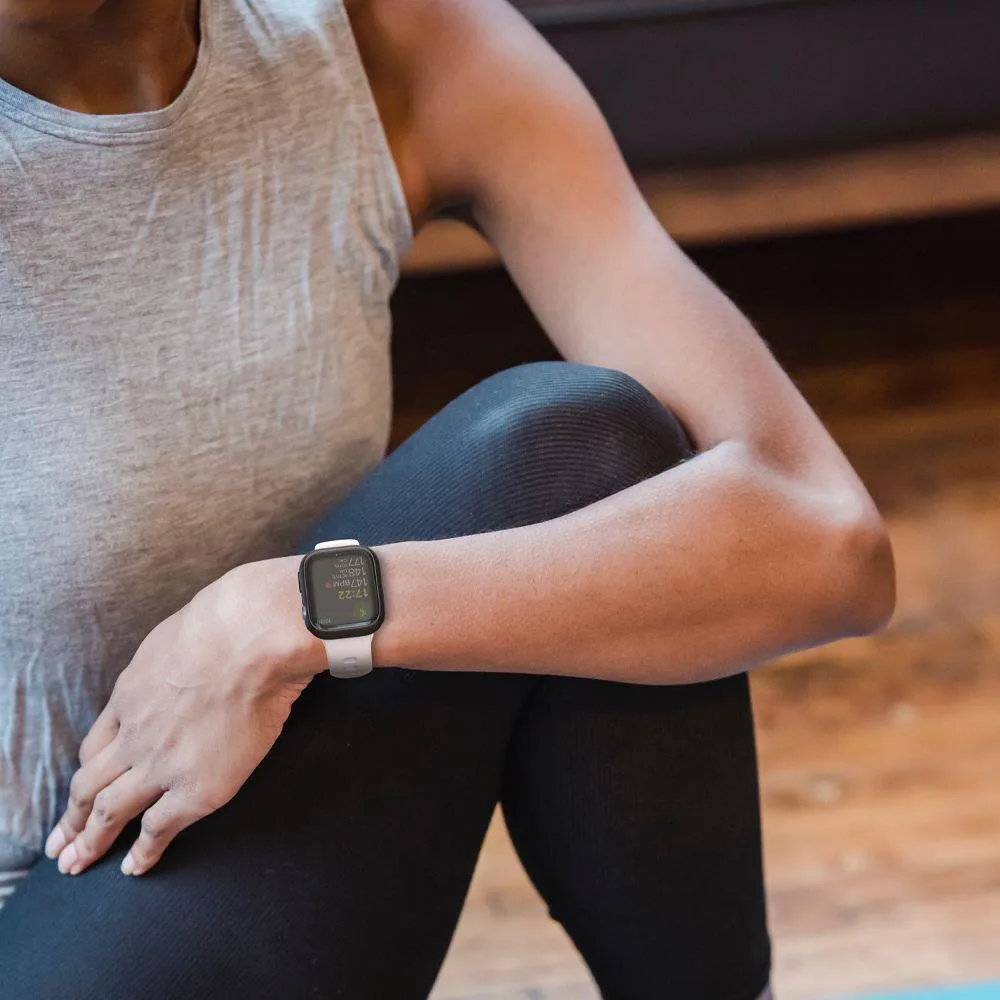 Védőtok Apple Watch 7 / 8 45 mm-es Thin Fit fekete 11
