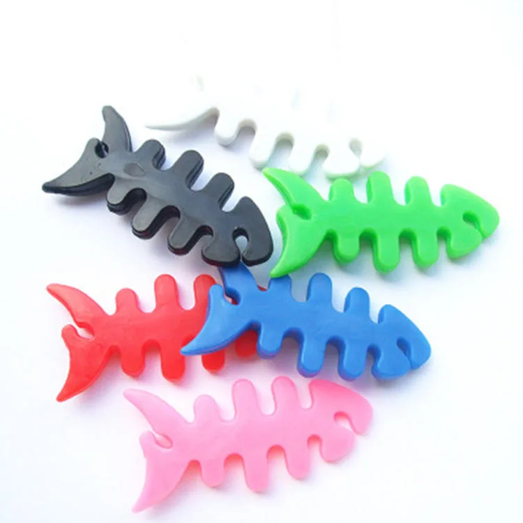 Weißer Kabelhalter für Kopfhörer in Fischform 2