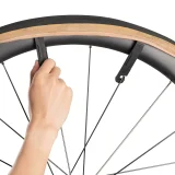Zestaw narzędzi rowerowych multitool z pompką na naboje CO2 i kluczem grzechotkowym 11
