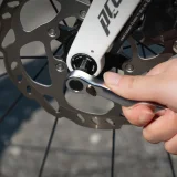 Zestaw narzędzi rowerowych multitool z pompką na naboje CO2 i kluczem grzechotkowym 9