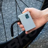 420 mAh LED biciklistička pumpa na baterije - 120 psi - crna 5