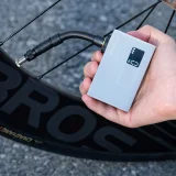 420 mAh LED biciklistička pumpa na baterije - 120 psi - crna 6