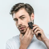 Multifunktionaler, wasserdichter Trimmer mit LED-Licht und 2 USB-C-Aufsätzen – Set 10