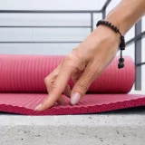 Mata gimnastyczna do ćwiczeń fitness jogi gruba 183 x 61 x 1.5 cm - różowa 5