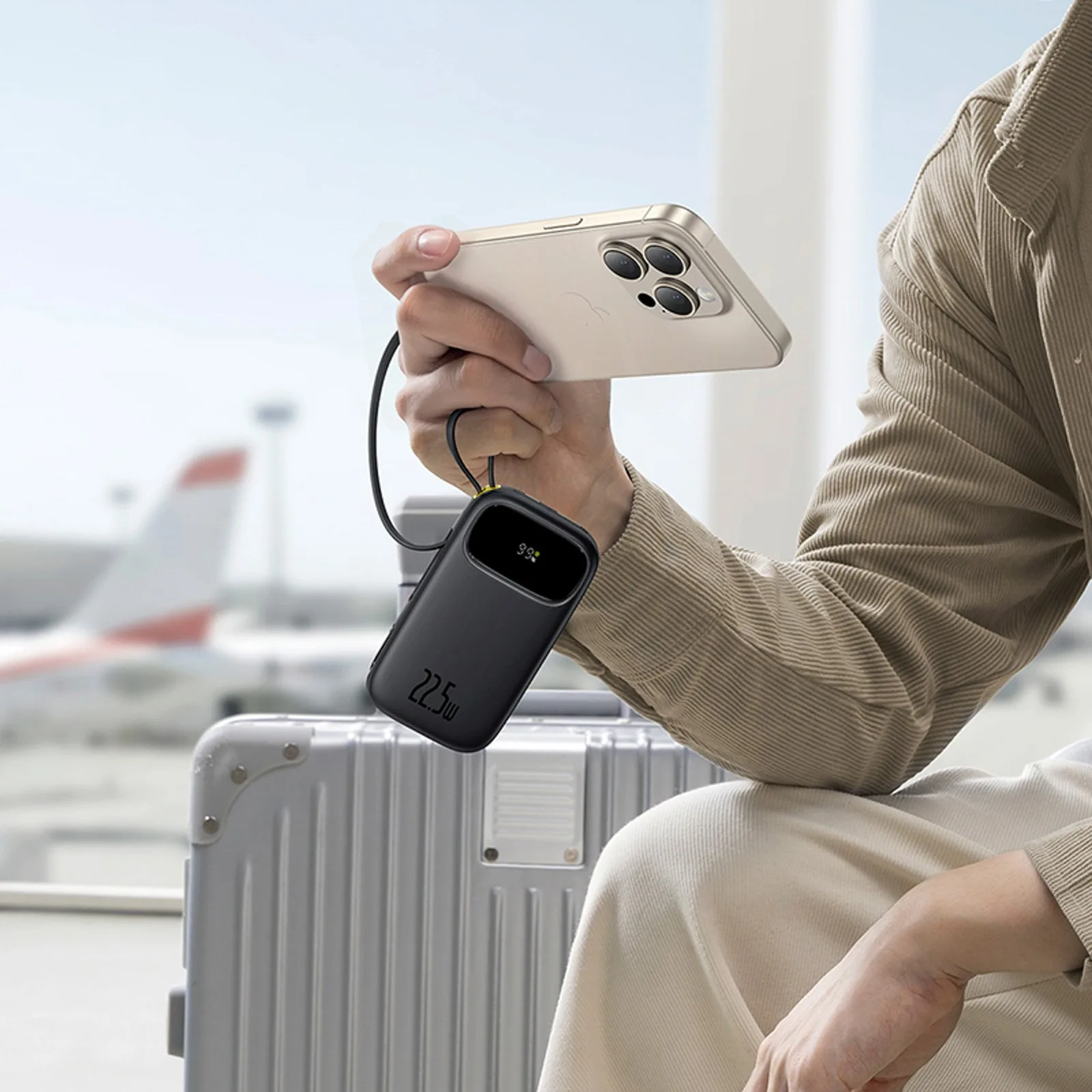 Powerbanka 10 000 mAh 22,5 W s displejom, káblami USB-C a iPhone Lightning – čierna 6