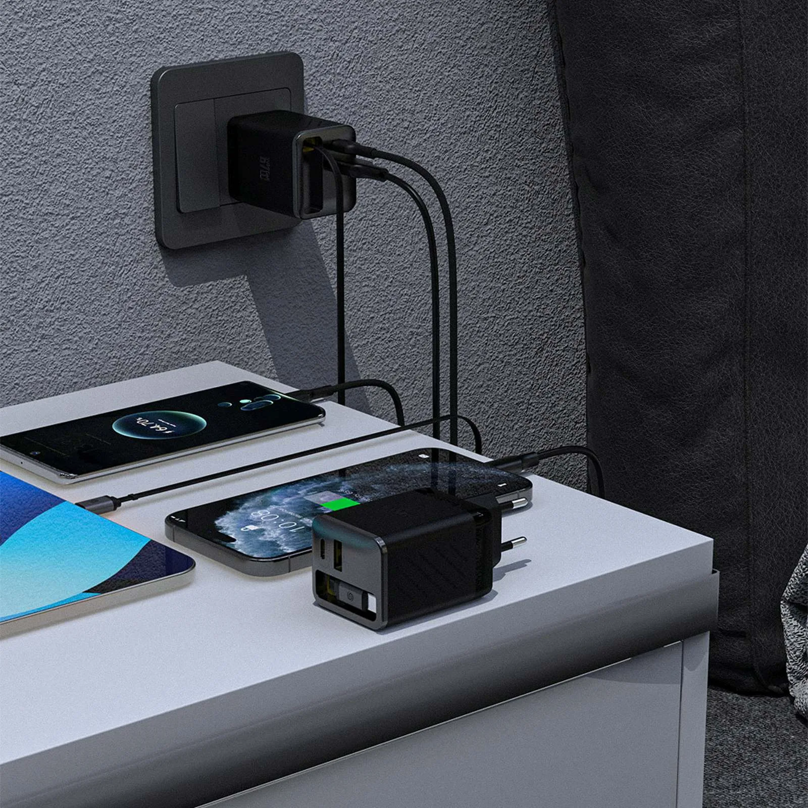 67-W-GaN-Wandladegerät (USB-A auf USB-C) mit einziehbarem USB-C-PD-QC-Kabel – Schwarz 5