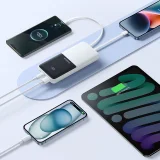 10000mAh 22,5W LiPo Power Bank s ugrađenim USB-C i iPhone Lightning kabelima - bijela 10