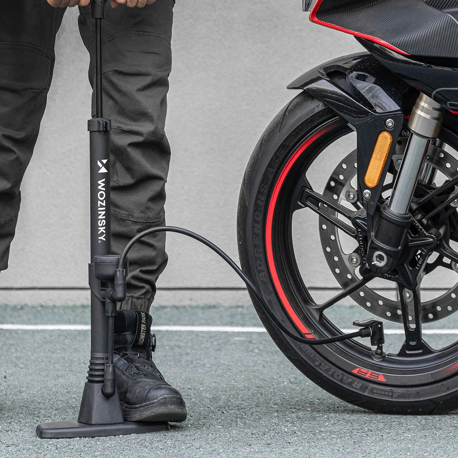 Podlahová pumpa na bicykel s manometrom 160 PSI 11 bar – čierna 5