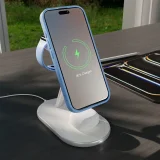 3 az 1-ben vezeték nélküli töltő telefonhoz, okosórához és fejhallgatóhoz Qi2 MagSafe – Fehér 8