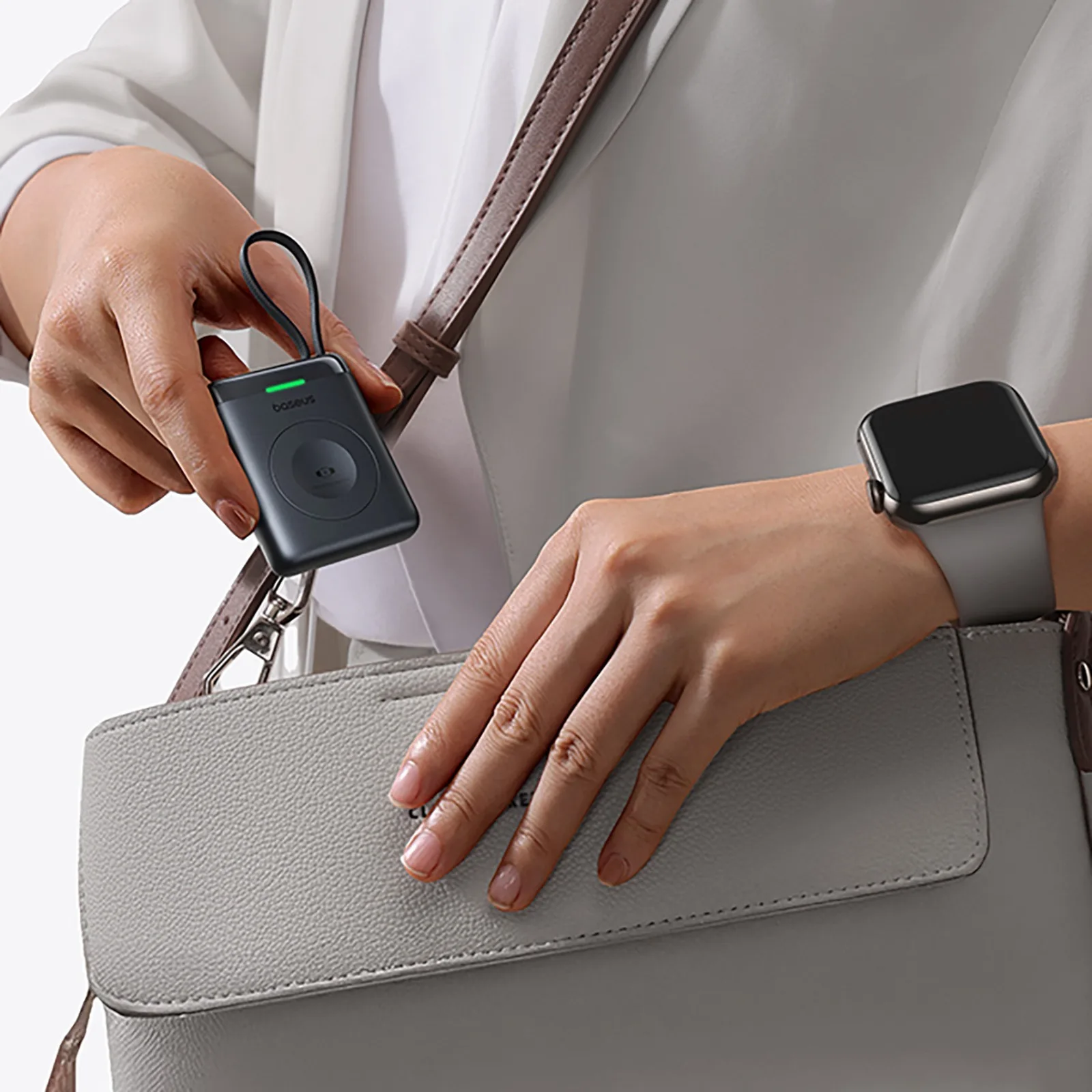 Powerbank 1640 mAh 5W EnerFill FW11 do Apple Watch z wbudowanym kablem - czarny 8