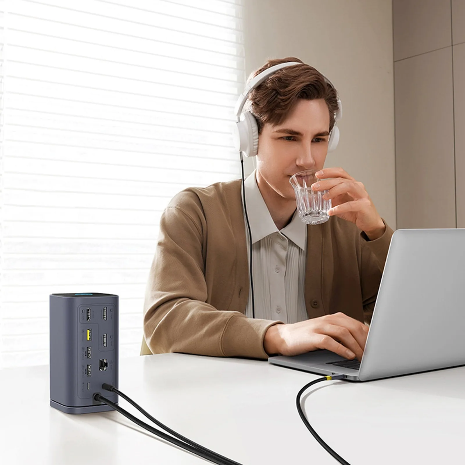 11 az 1-ben USB-C, USB-A, HDMI, RJ45, 3,5 mm-es minijelzős dokkolóállomás - szürke 7