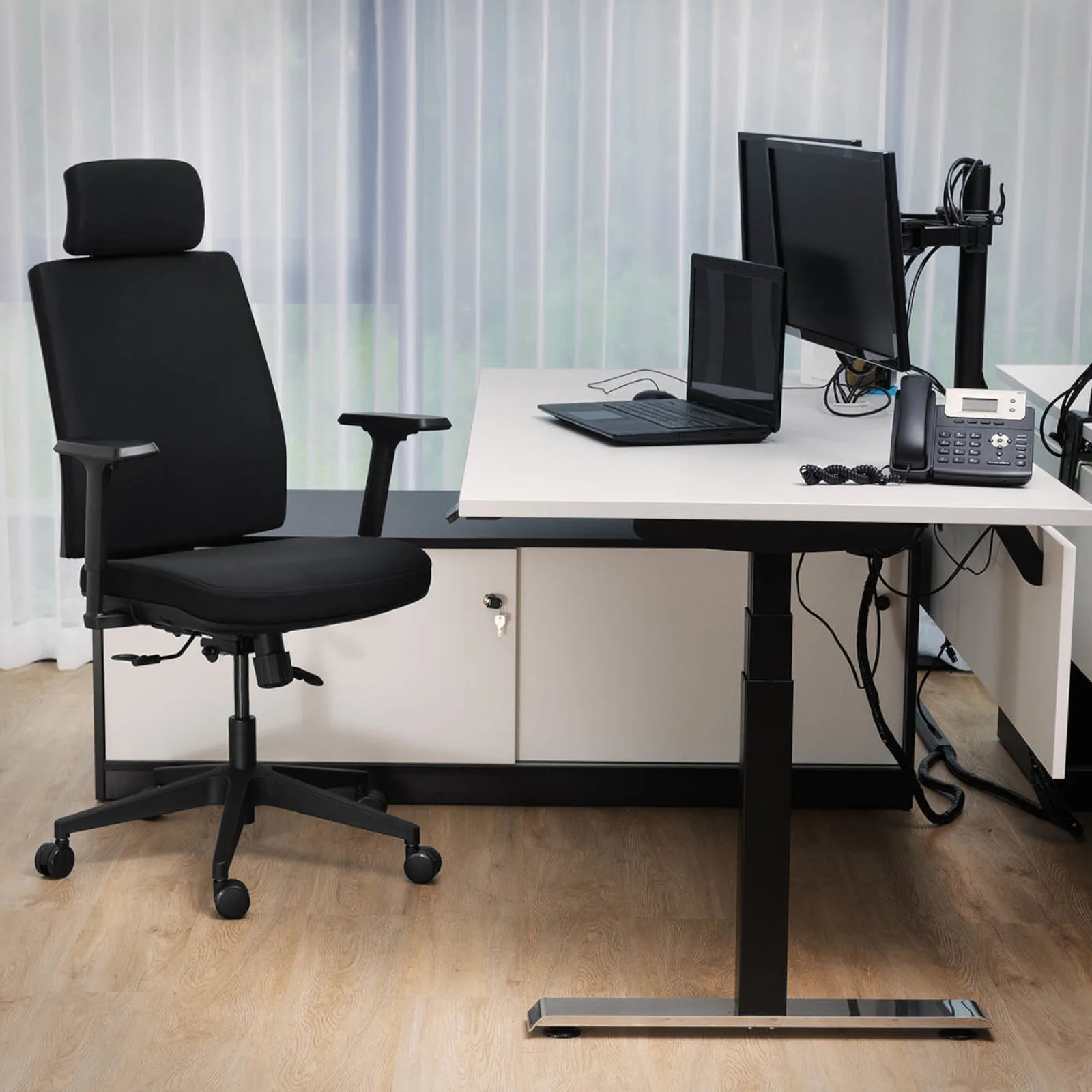 Ergonómikus, forgó irodai szék fejtámlával, max. 200 kg 5
