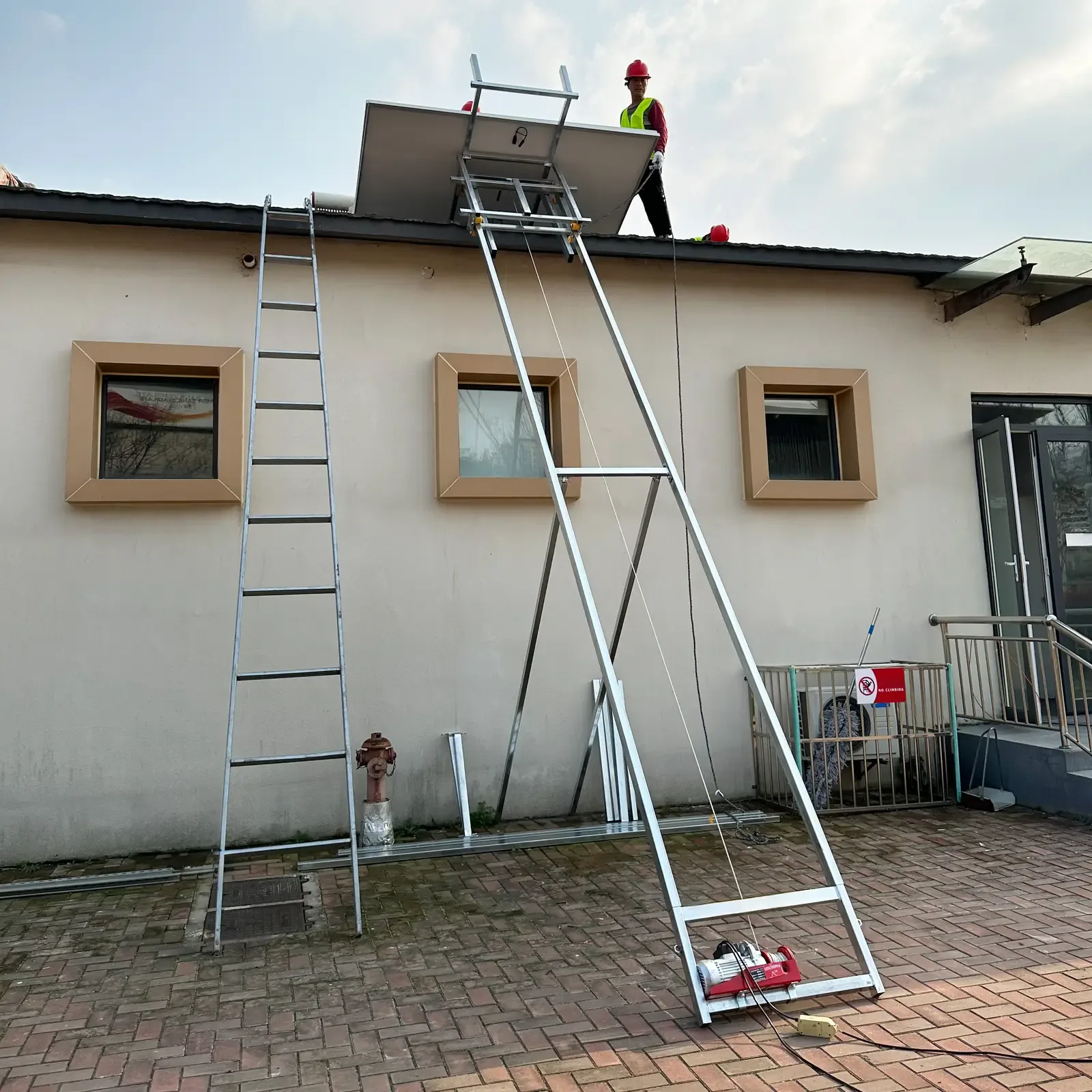 Távirányítású tetőfedő és építőipari emelő, 15 m, max. 200 kg, 1500 W 4