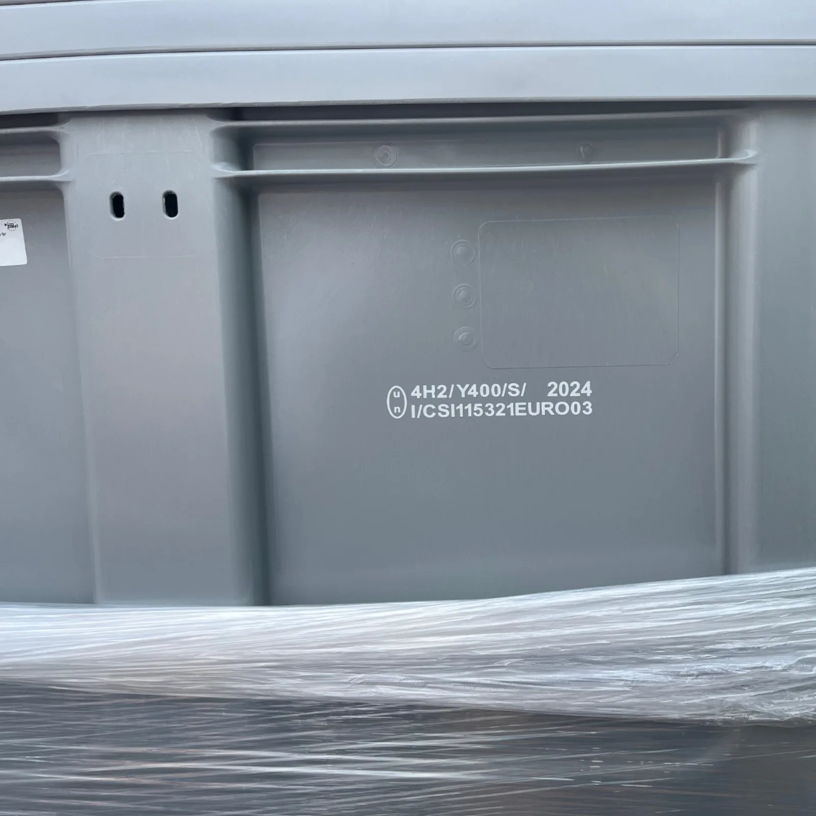 610L container box with pallet and lid 120x100x76 cm UN ADR 3