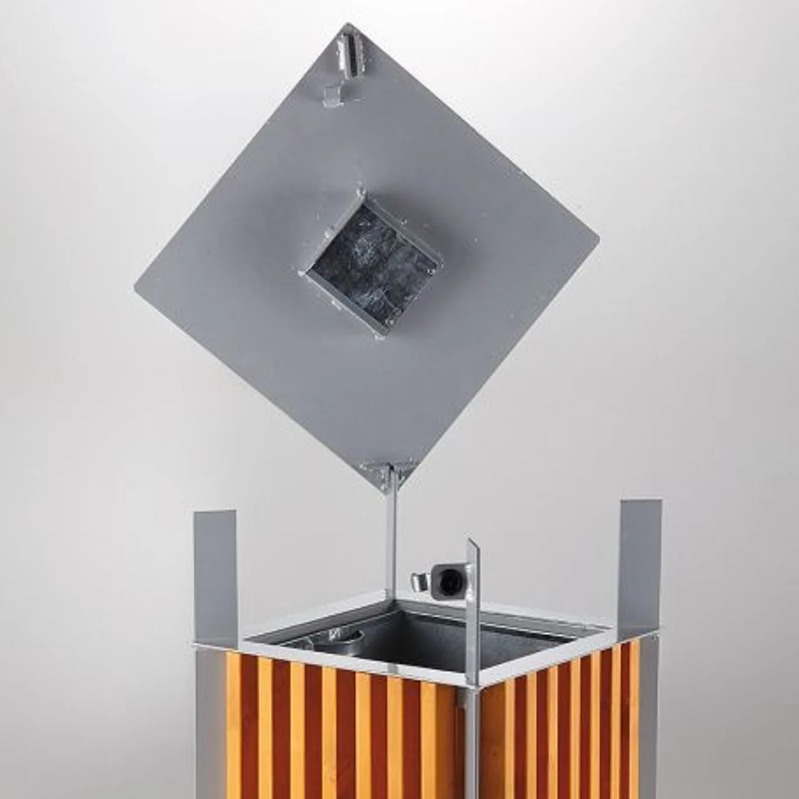 Straßenabfallbehälter mit Aschenbecher und herausnehmbarem Beutel, Metall + Holz, 65 l 2