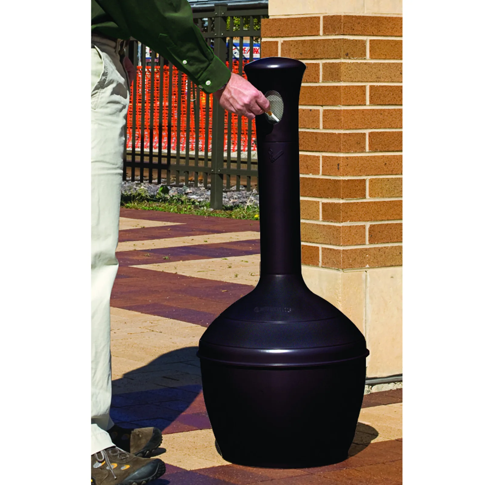 Popielniczka wolnostojąca zewnętrzna czarna z pojemnikiem 15L śr. 33cm wys. 100cm 2