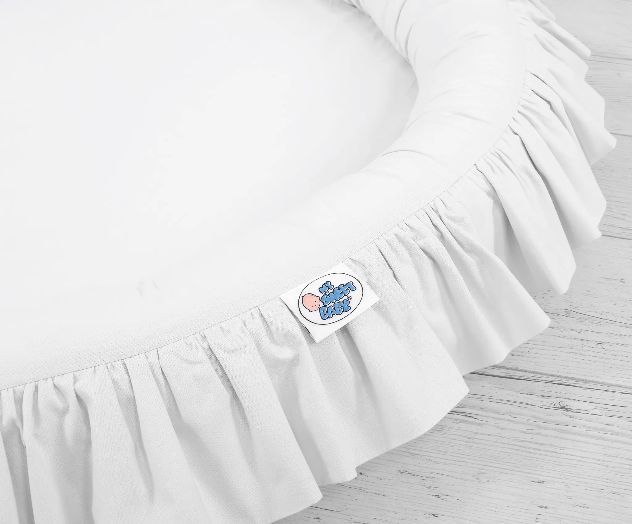 Nest with flounce - white 2