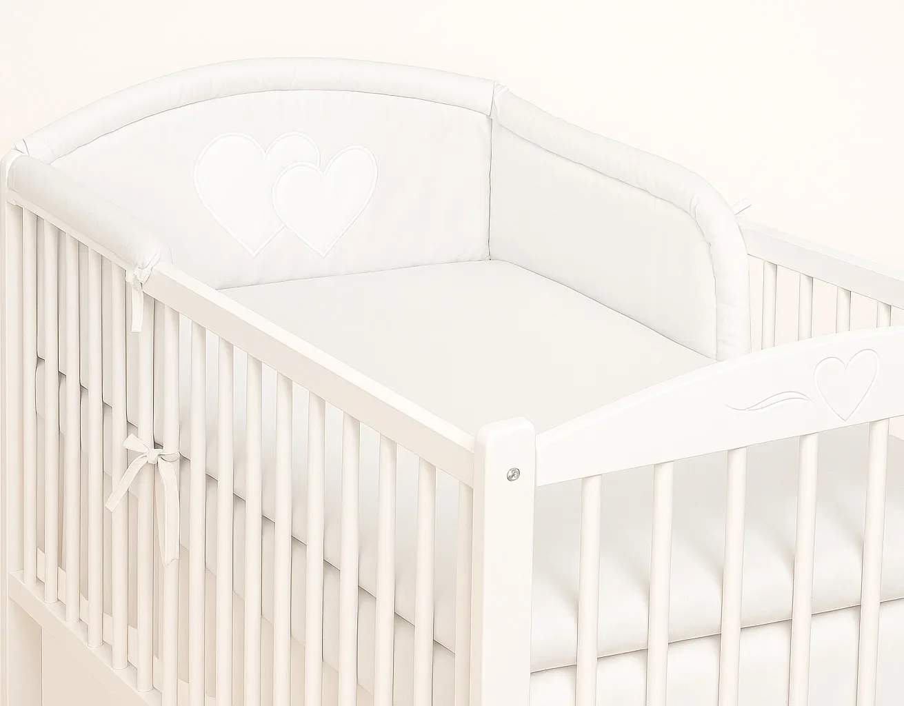 Universal crib rail bumper – White hearts