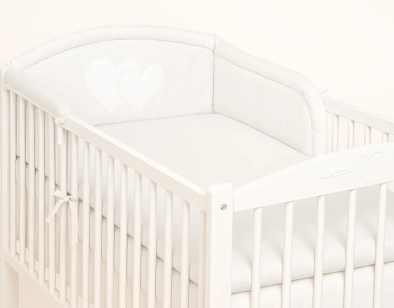 Universal crib rail bumper – White hearts